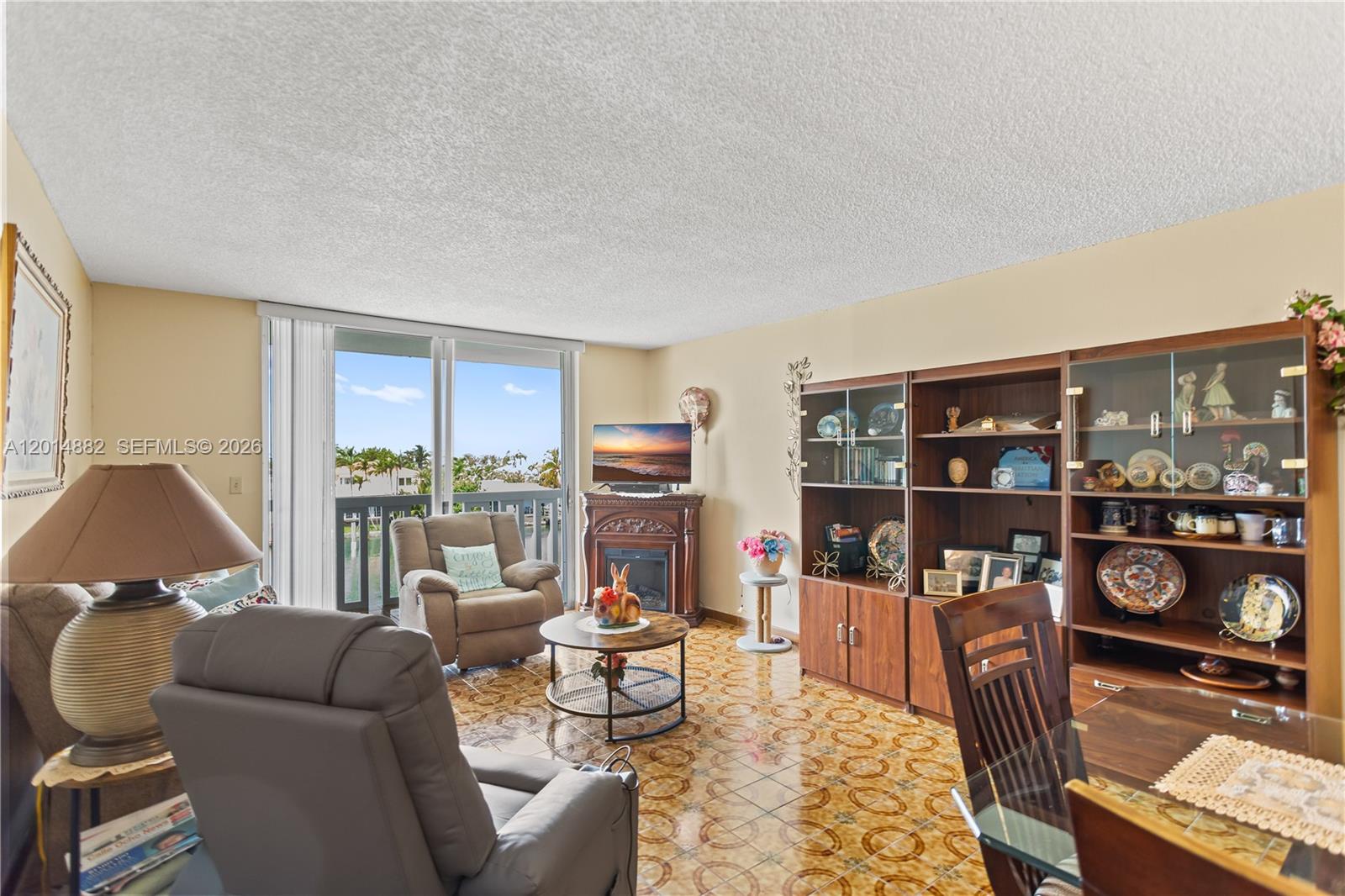COLONNADE BAY CONDO - Residential