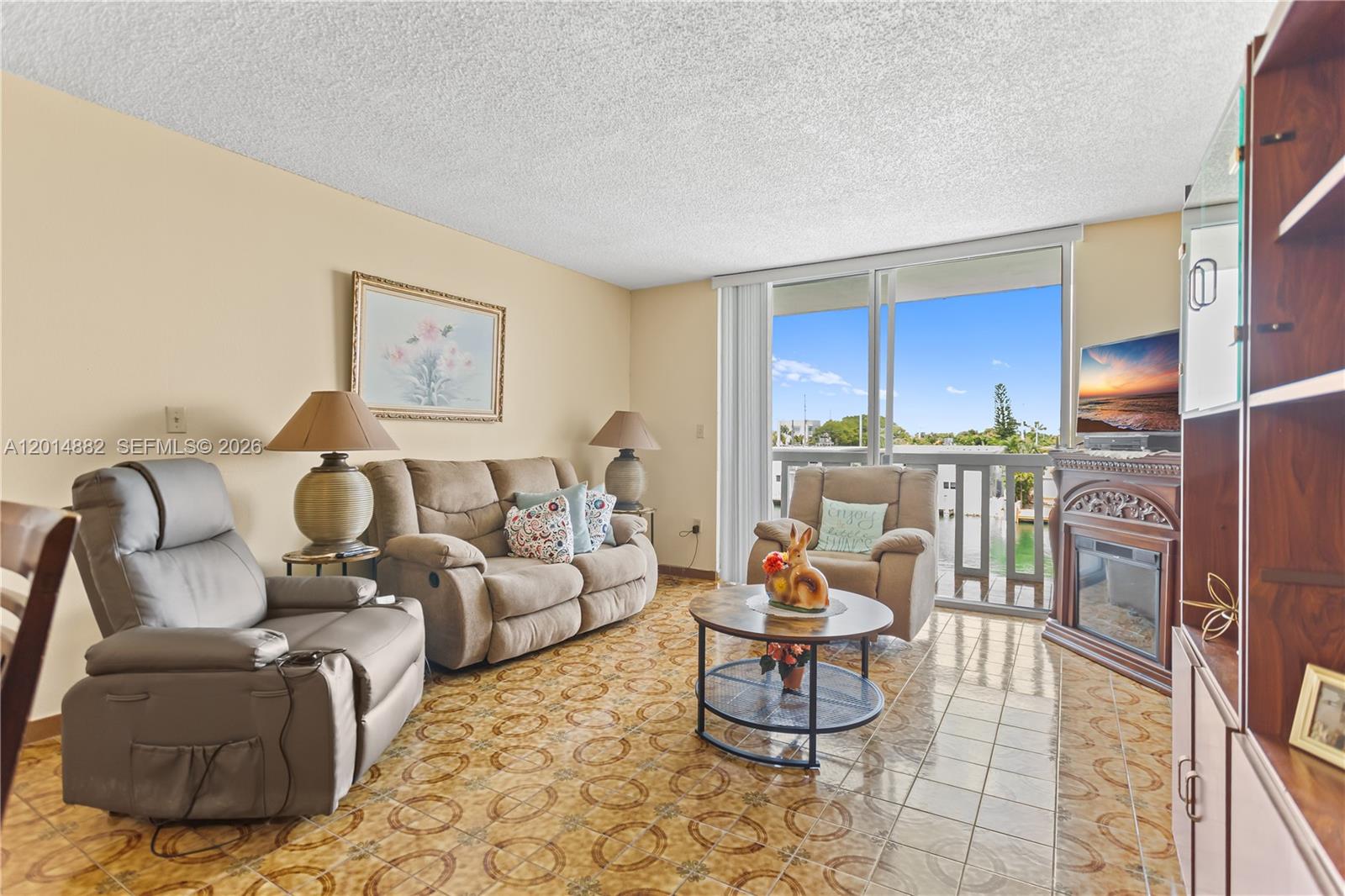COLONNADE BAY CONDO - Residential