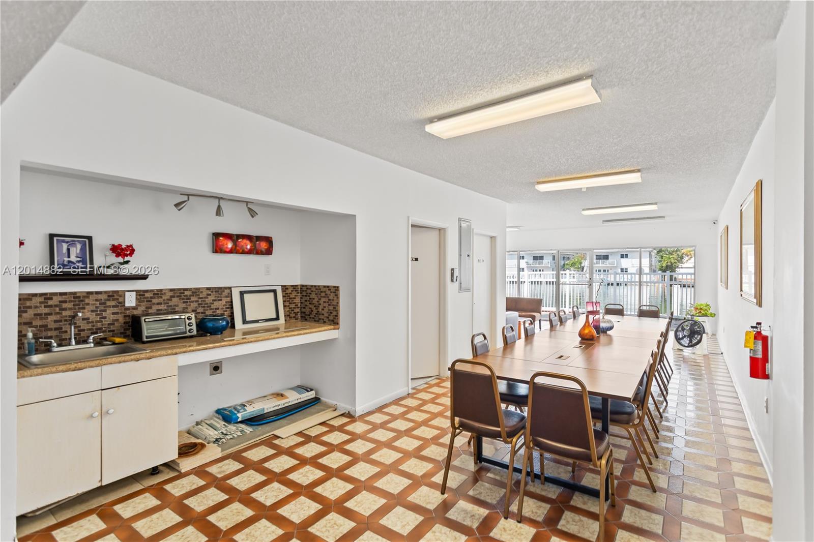 COLONNADE BAY CONDO - Residential