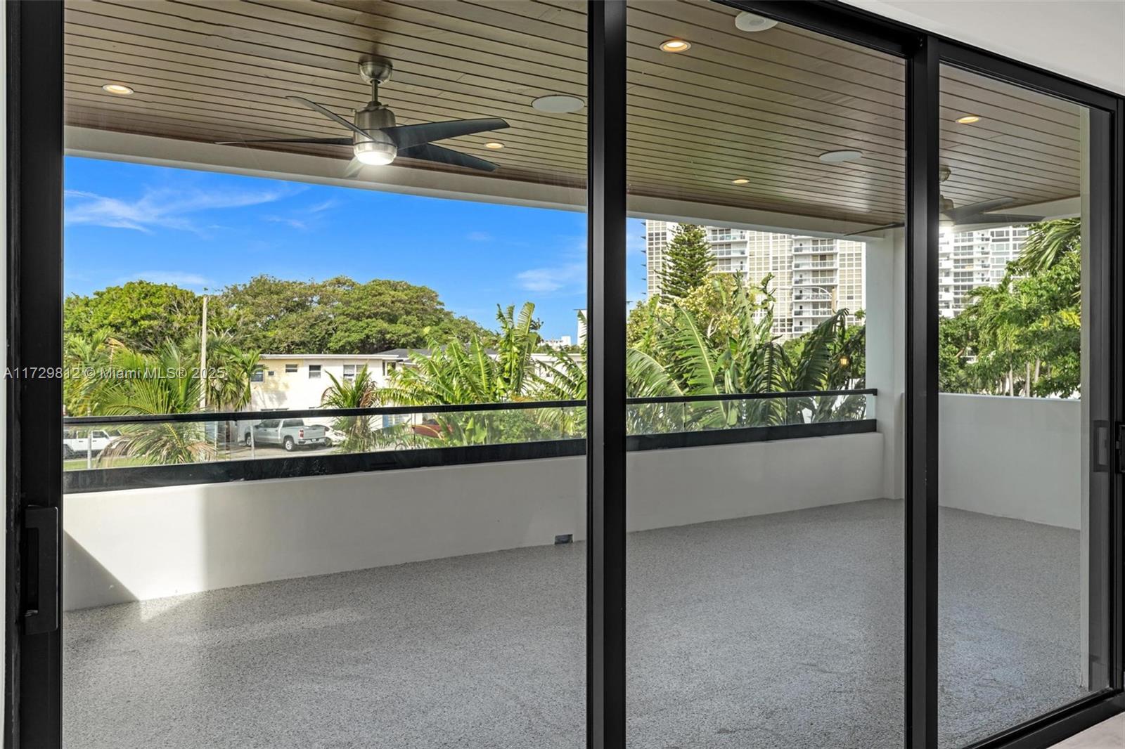 LAUDERDALE BEACH - Residential