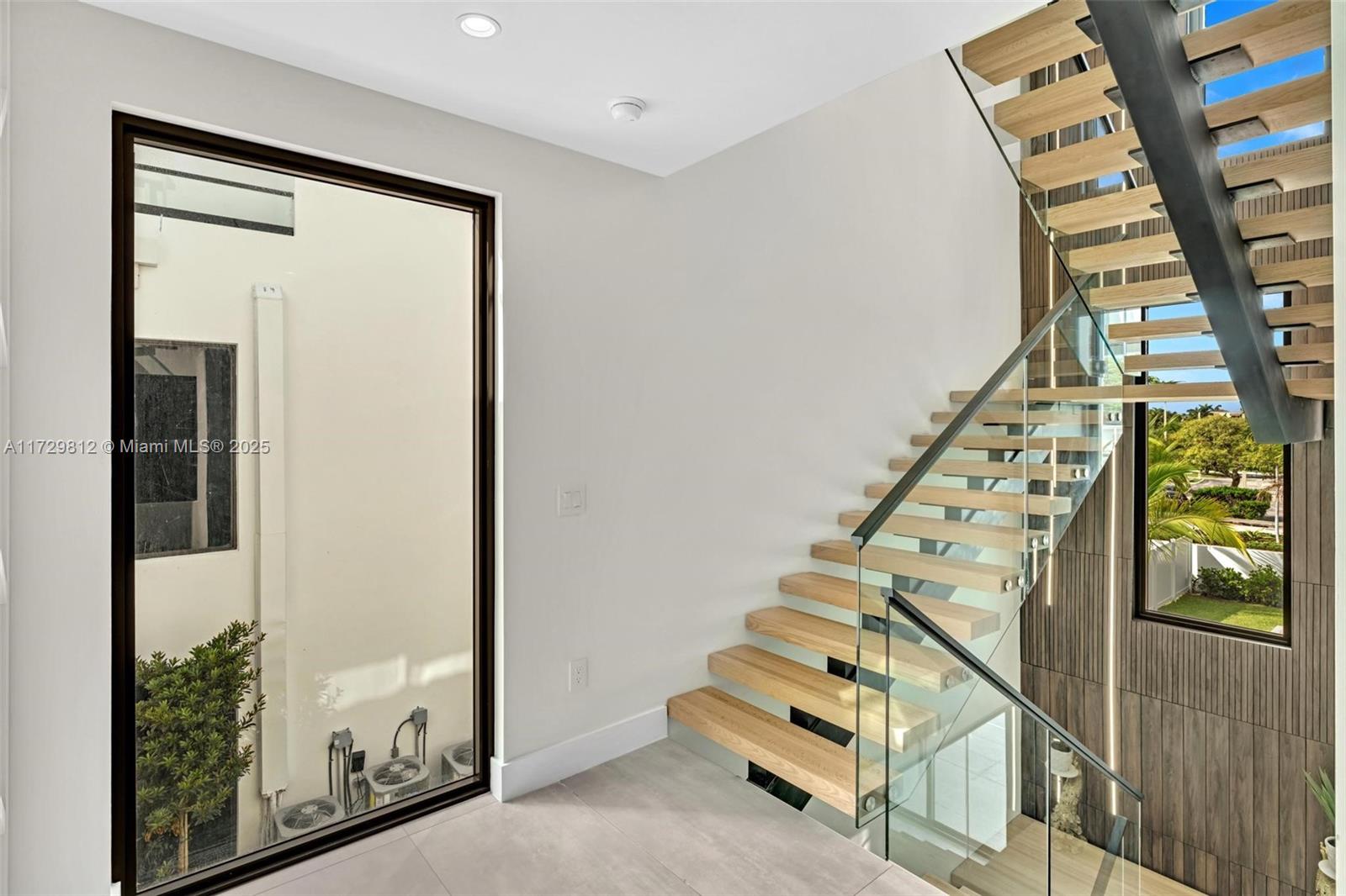 LAUDERDALE BEACH - Residential