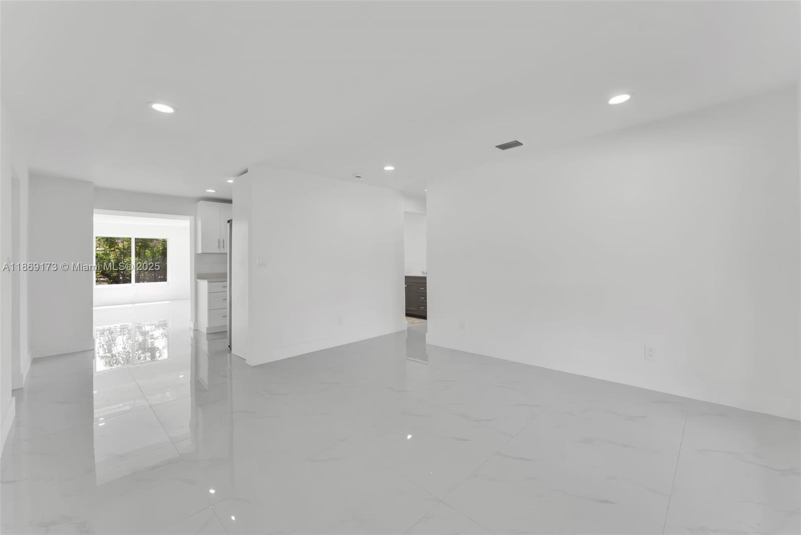 BROADVIEW PARK - Residential Lease