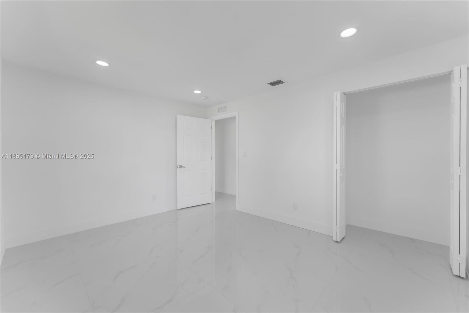 BROADVIEW PARK - Residential Lease