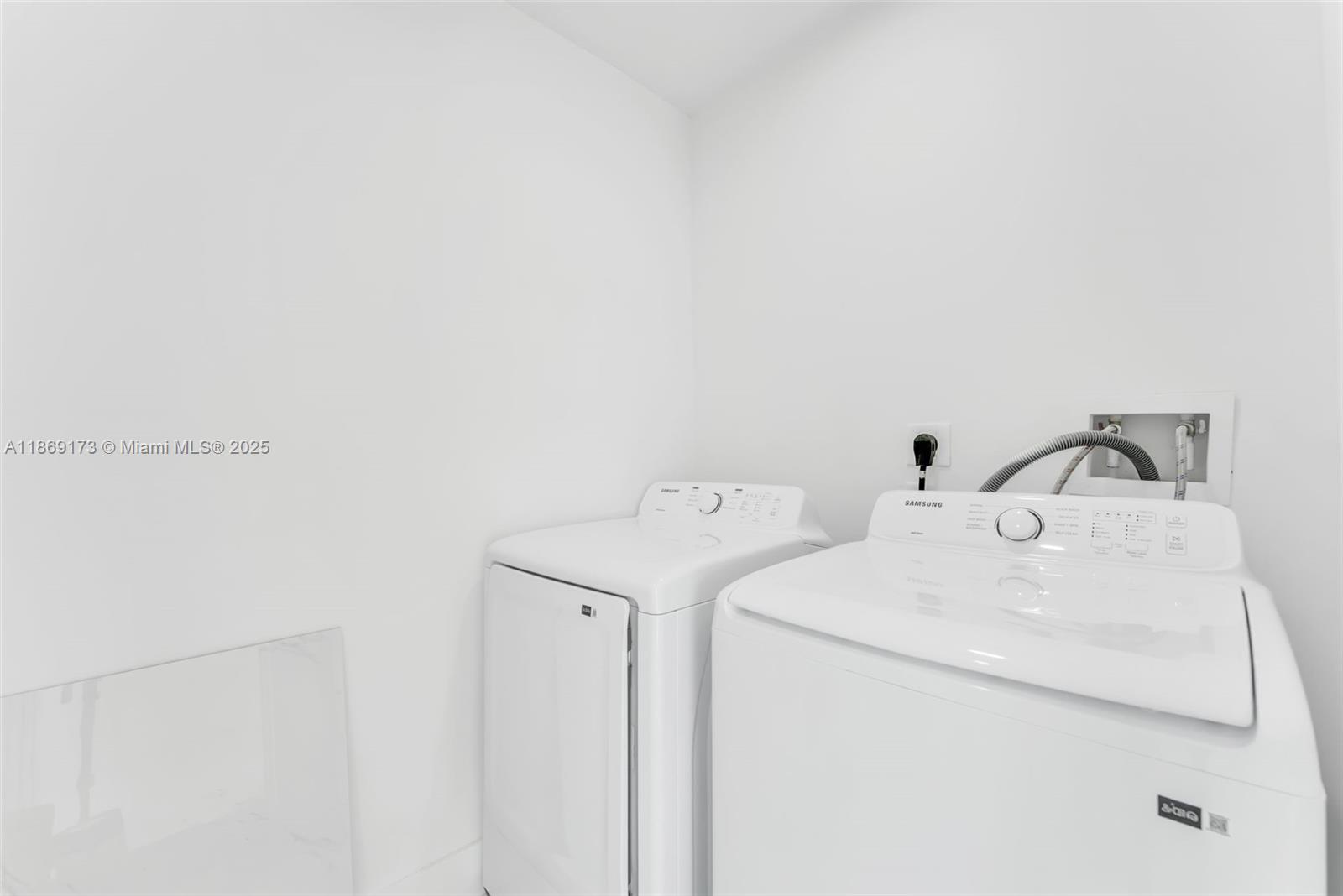 BROADVIEW PARK - Residential Lease