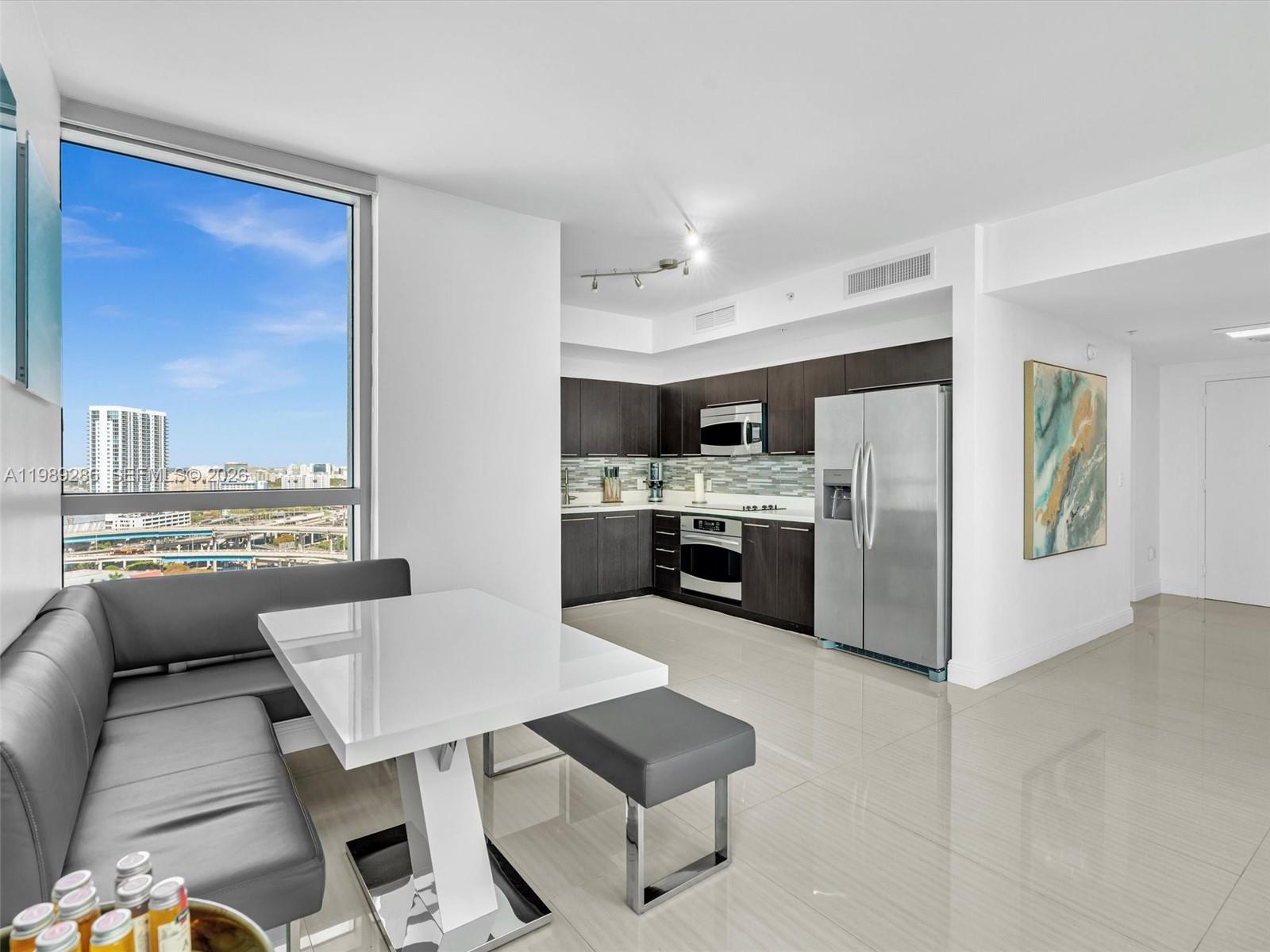 IVY CONDO - Residential