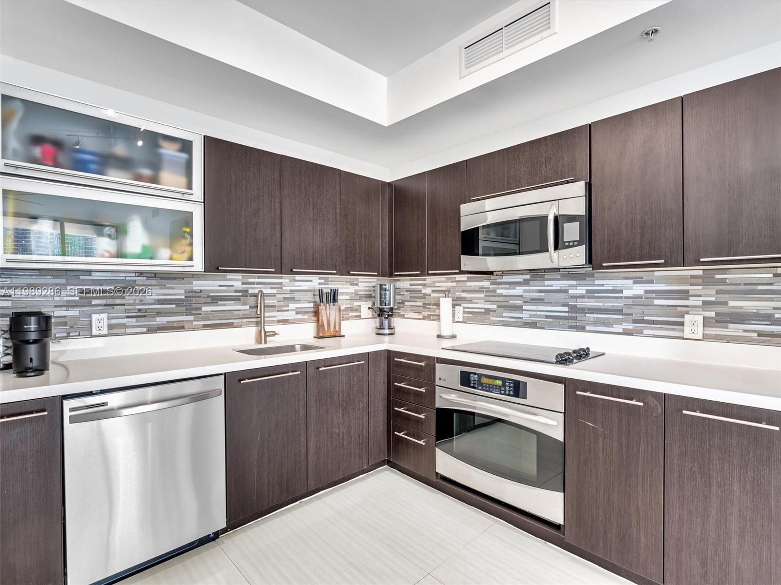 IVY CONDO - Residential