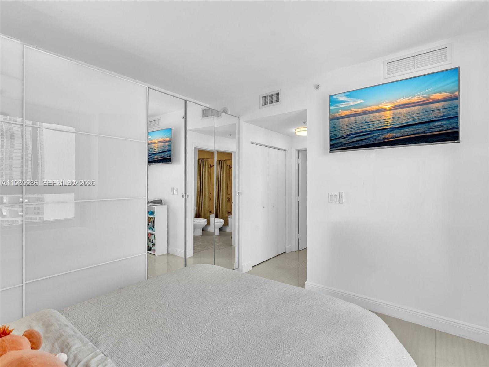 IVY CONDO - Residential