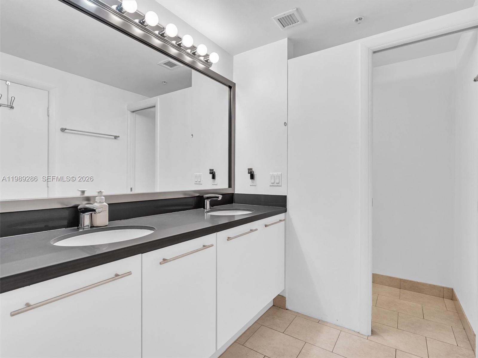 IVY CONDO - Residential