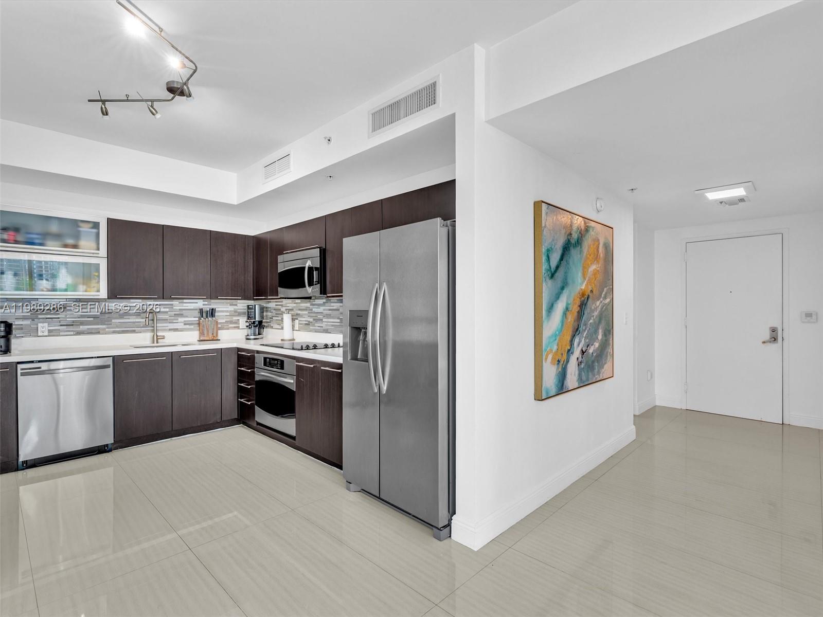 IVY CONDO - Residential