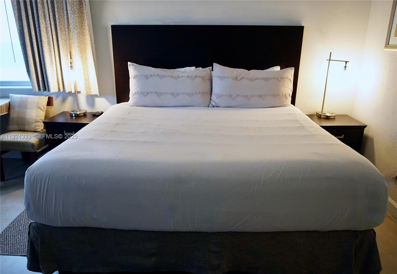 19201 Collins Ave 726