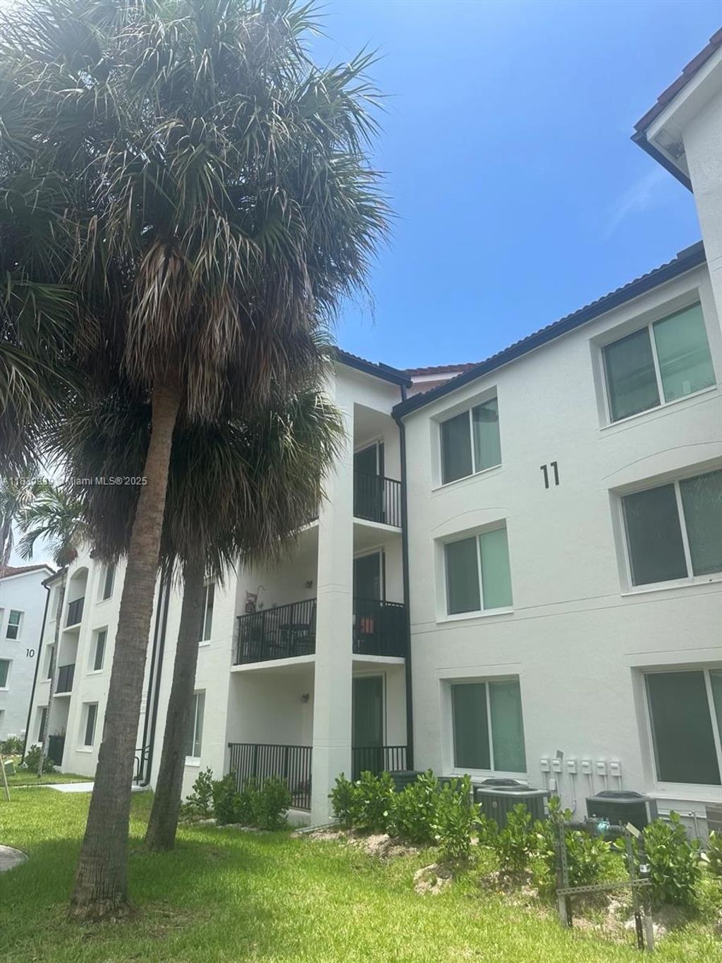 Photo of 1117 Villa Cir #1117, Boynton Beach, FL 33435 (MLS # A11830939)