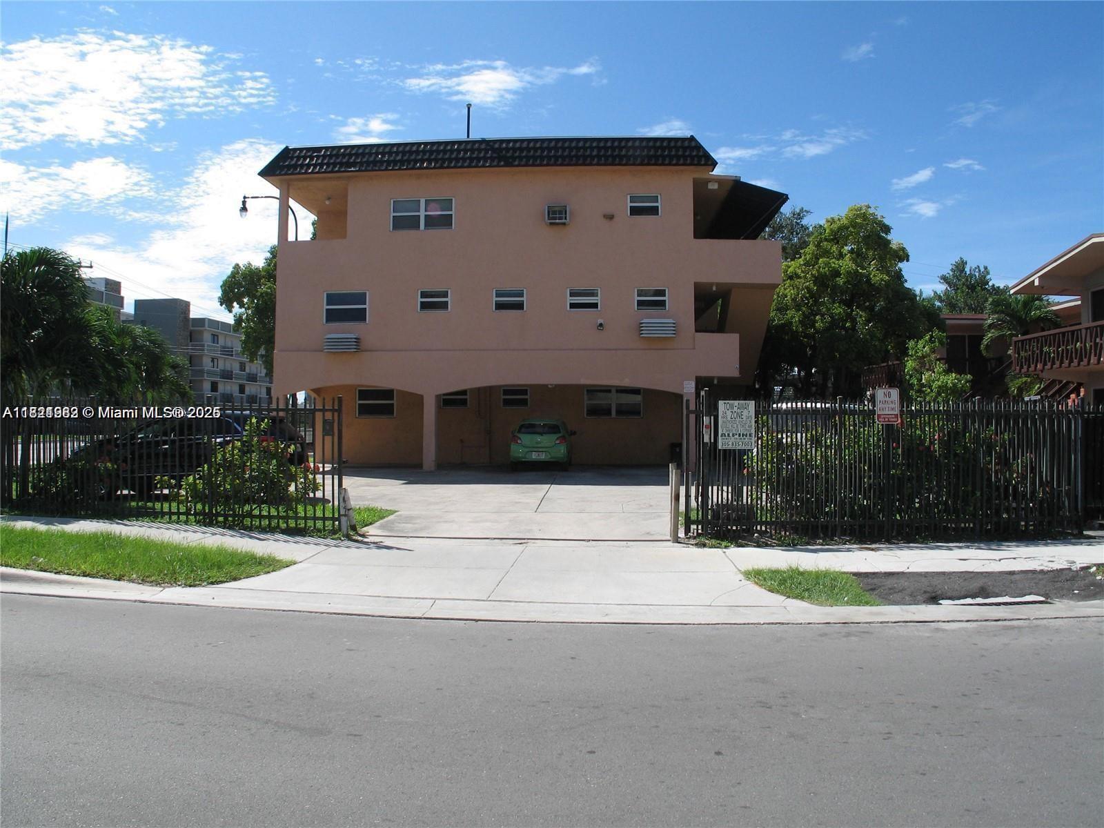 1590 Ne 125th Ter 2, North Miami, Miami-Dade County, Florida - 1 Bedrooms  
1 Bathrooms - 