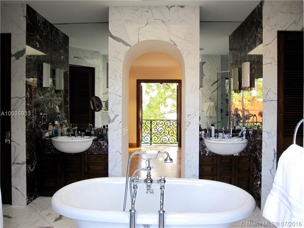 MASHTA ISLAND A REPLAT OF - Residential