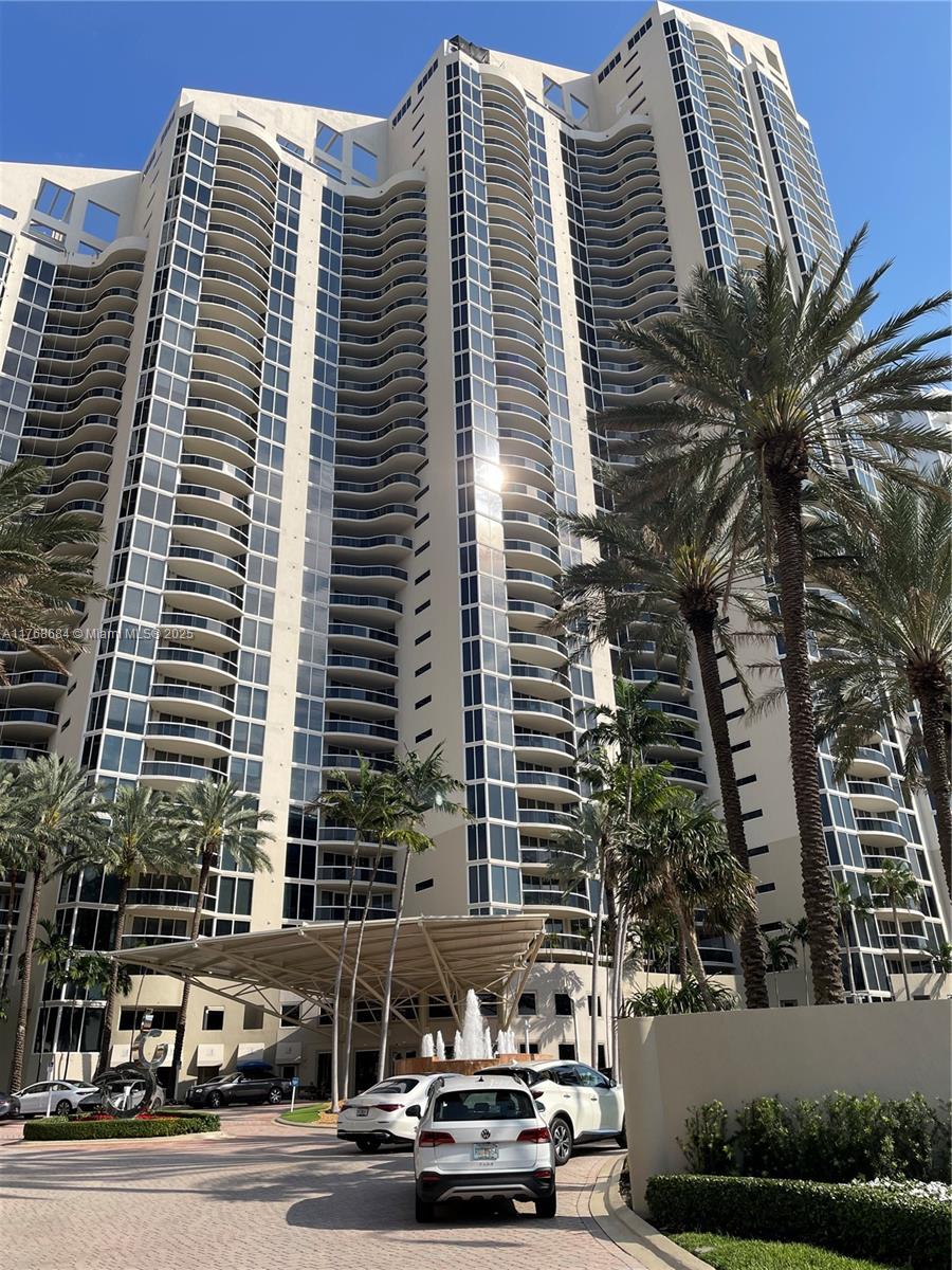 17555 Collins Ave 1906