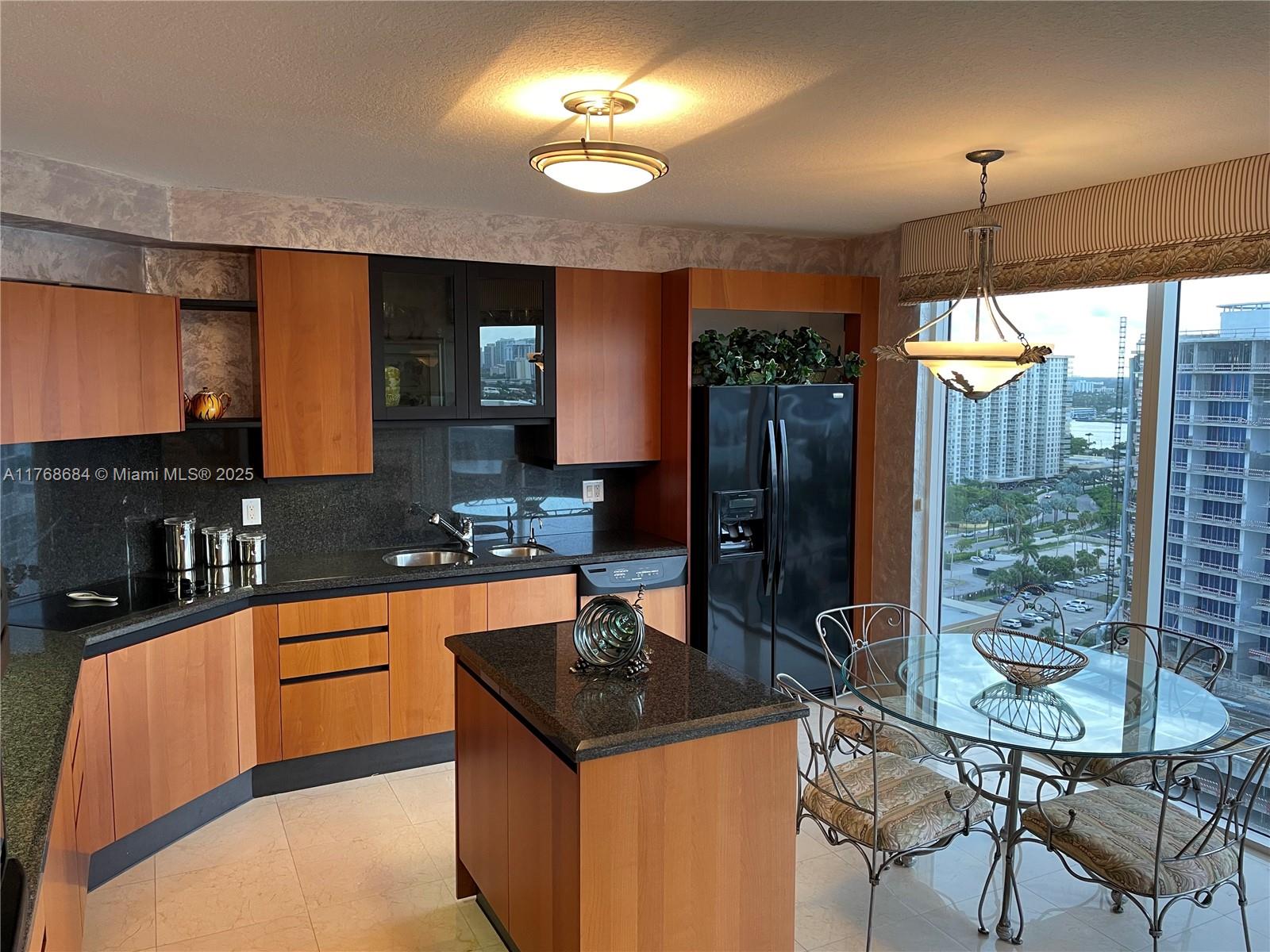 THE PINNACLE CONDO - Residential Lease