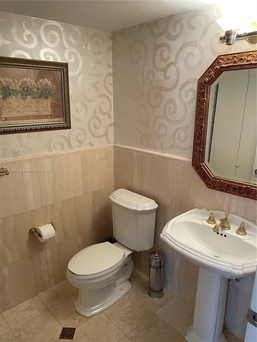 THE PINNACLE CONDO - Residential Lease