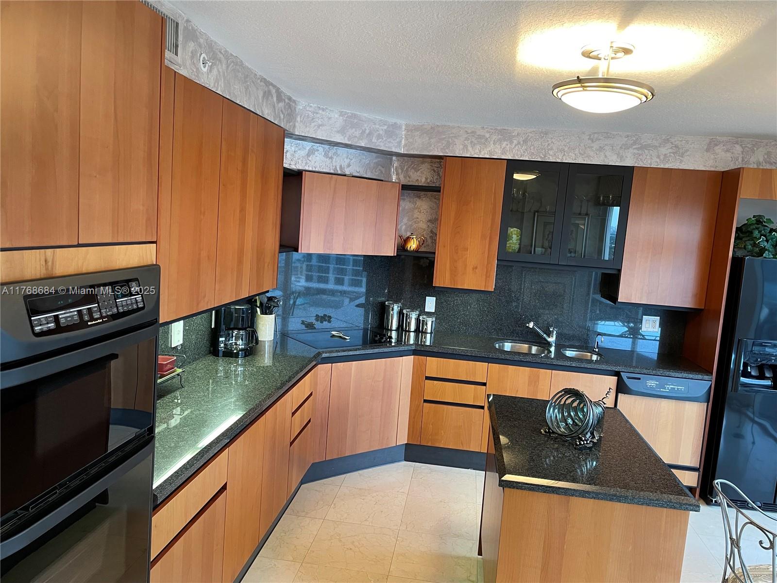 THE PINNACLE CONDO - Residential Lease