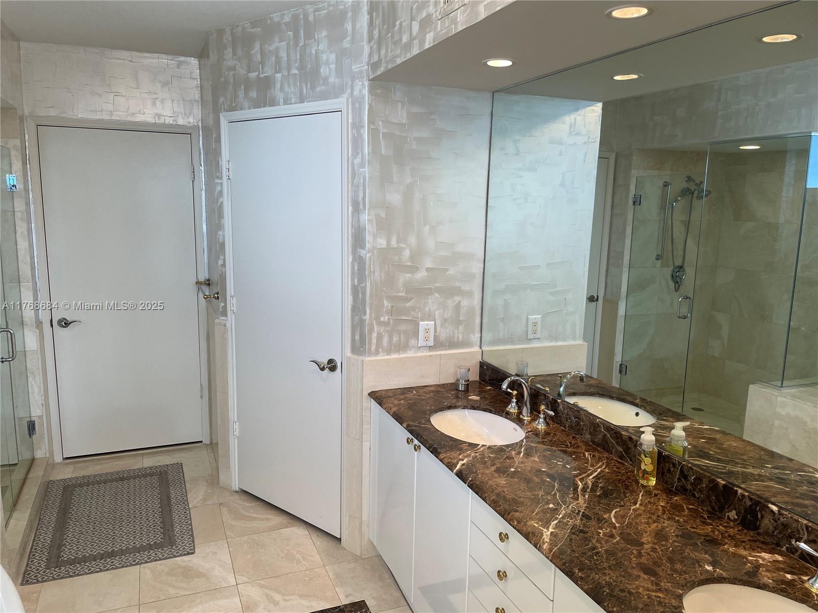 THE PINNACLE CONDO - Residential Lease