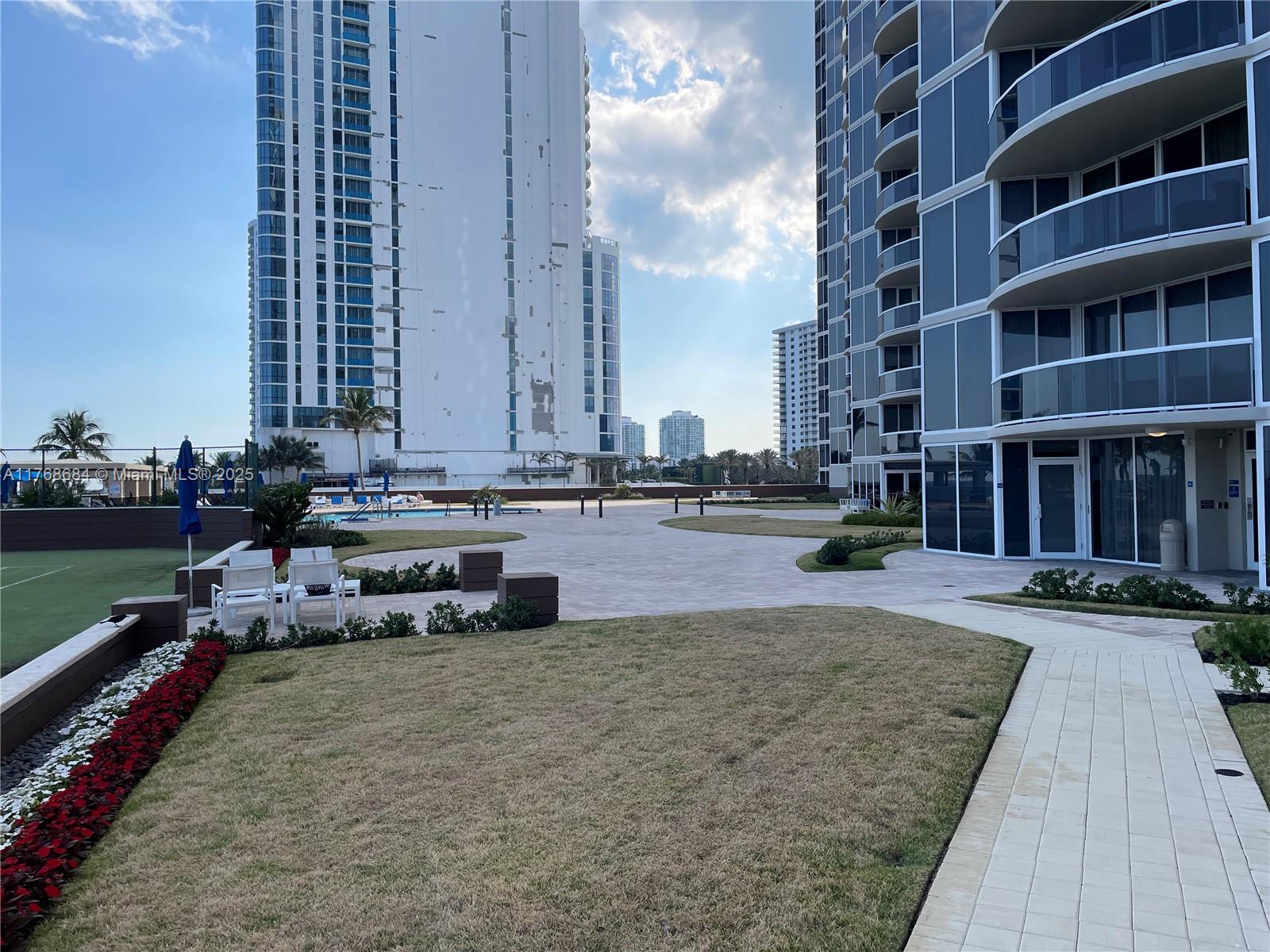 THE PINNACLE CONDO - Residential Lease