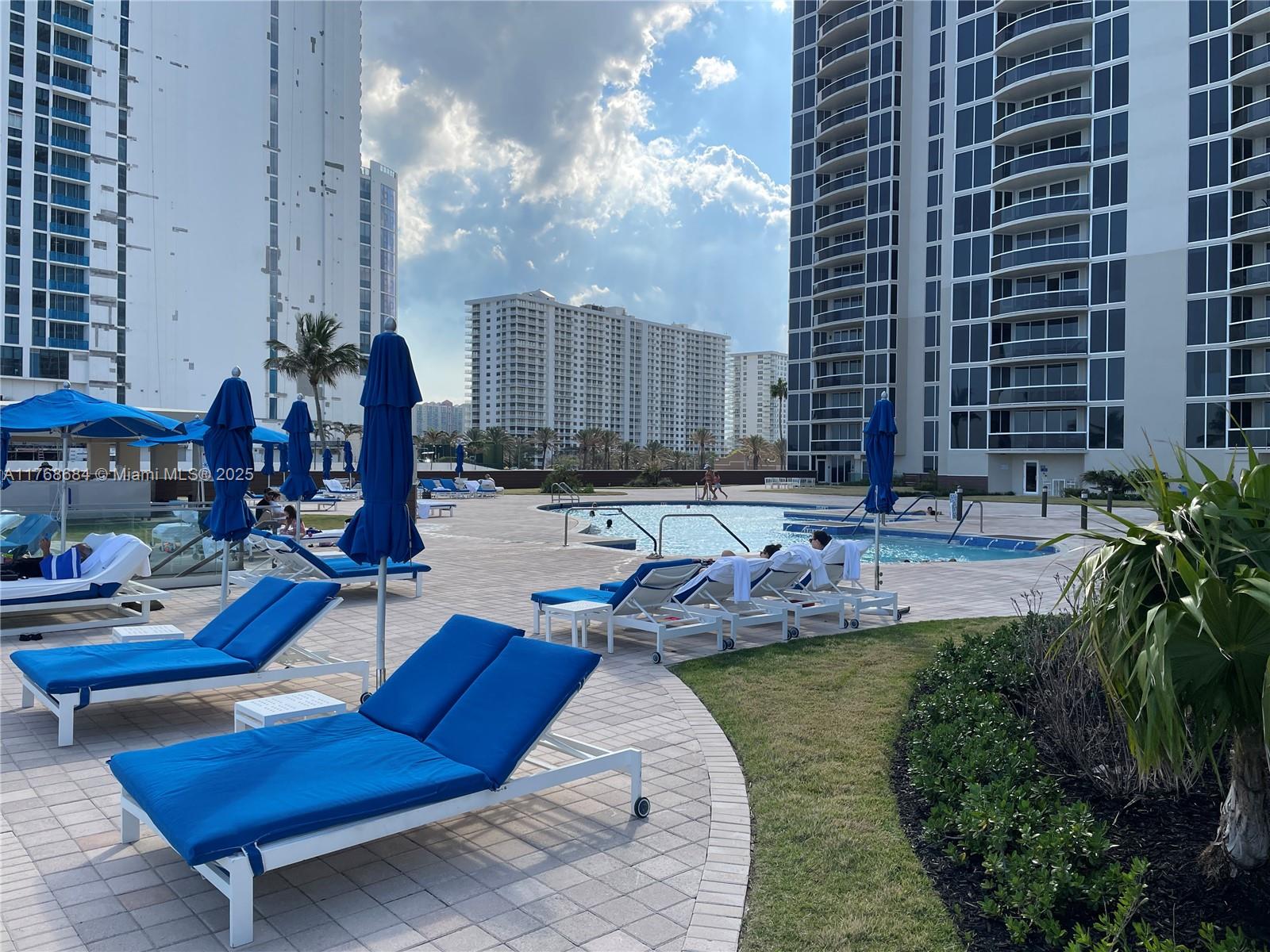 THE PINNACLE CONDO - Residential Lease