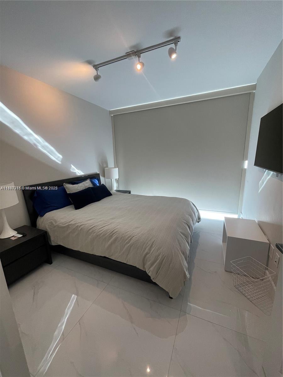 400 SUNNY ISLES CONDO EAS - Residential Lease