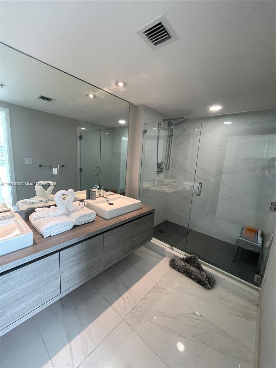 400 SUNNY ISLES CONDO EAS - Residential Lease