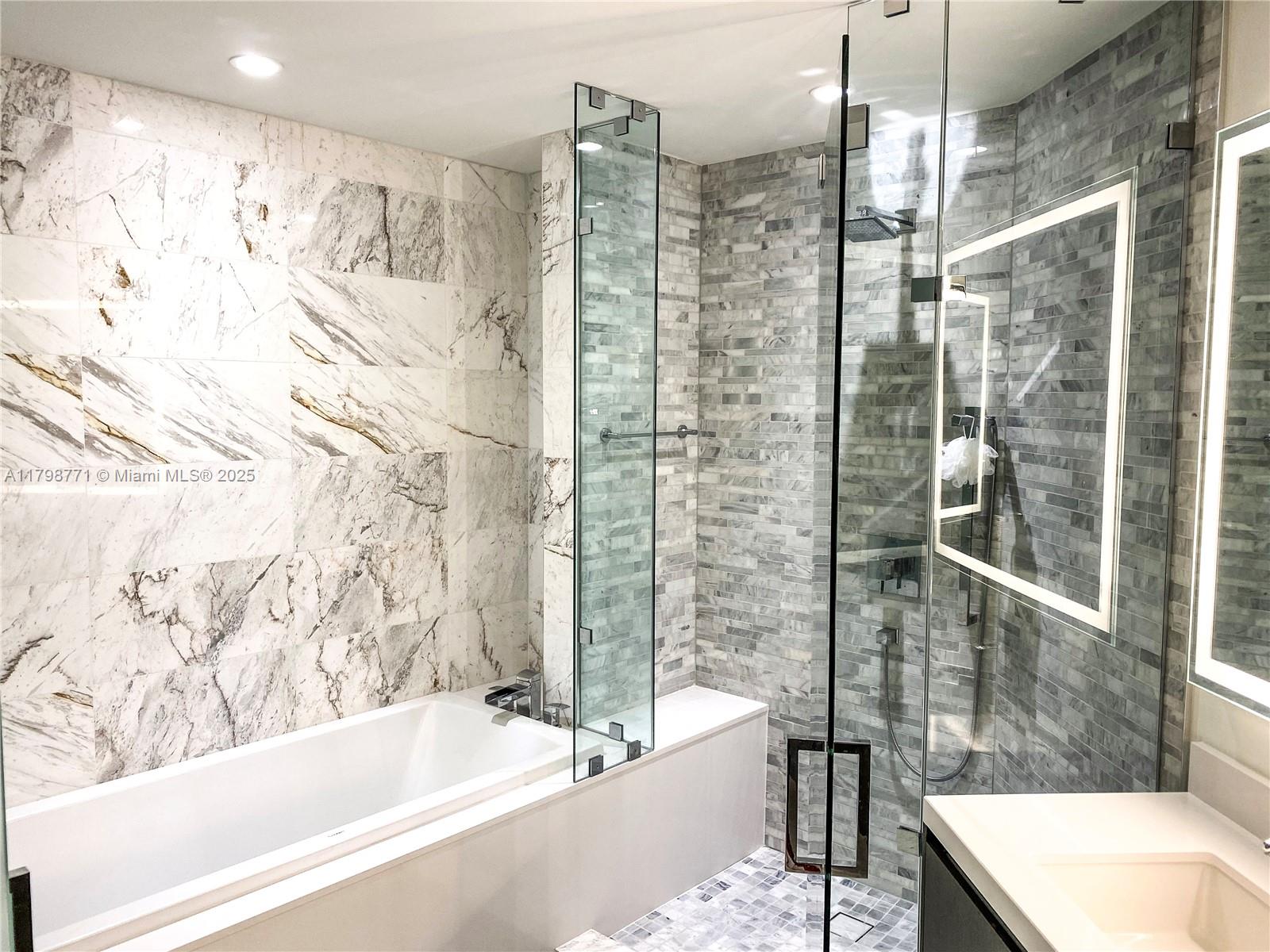 PARAMOUNT MIAMI WORLDCENT - Residential Lease