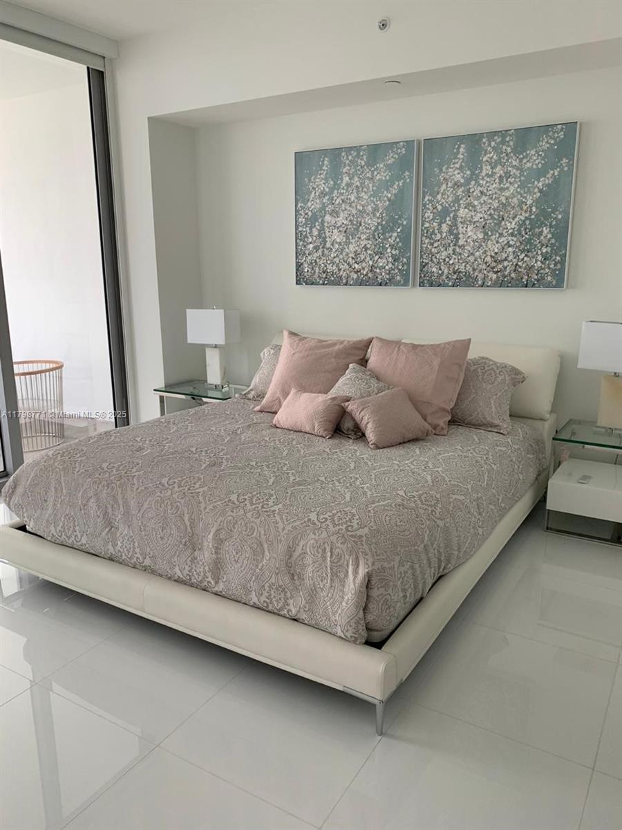 PARAMOUNT MIAMI WORLDCENT - Residential Lease