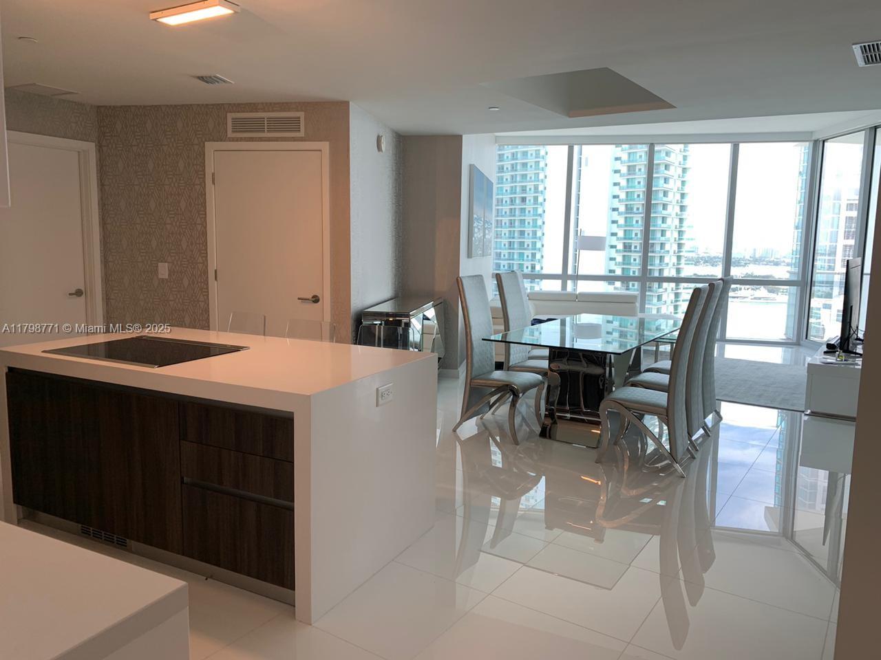 PARAMOUNT MIAMI WORLDCENT - Residential Lease