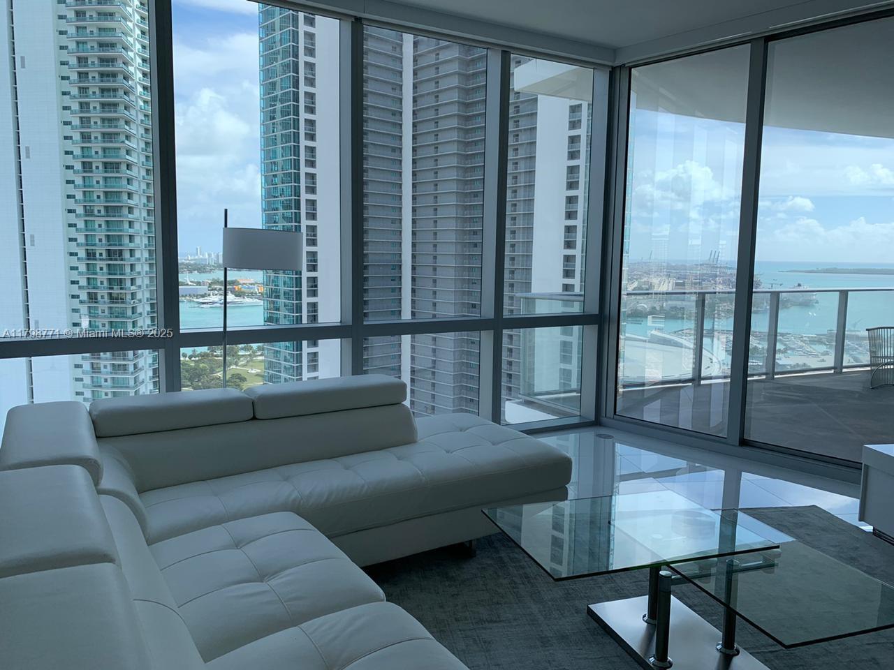 PARAMOUNT MIAMI WORLDCENT - Residential Lease