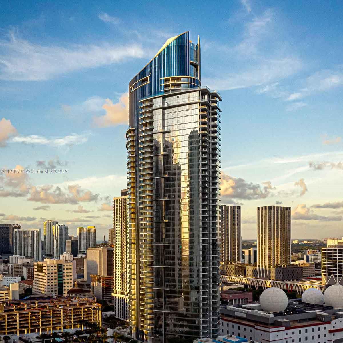 PARAMOUNT MIAMI WORLDCENT - Residential Lease