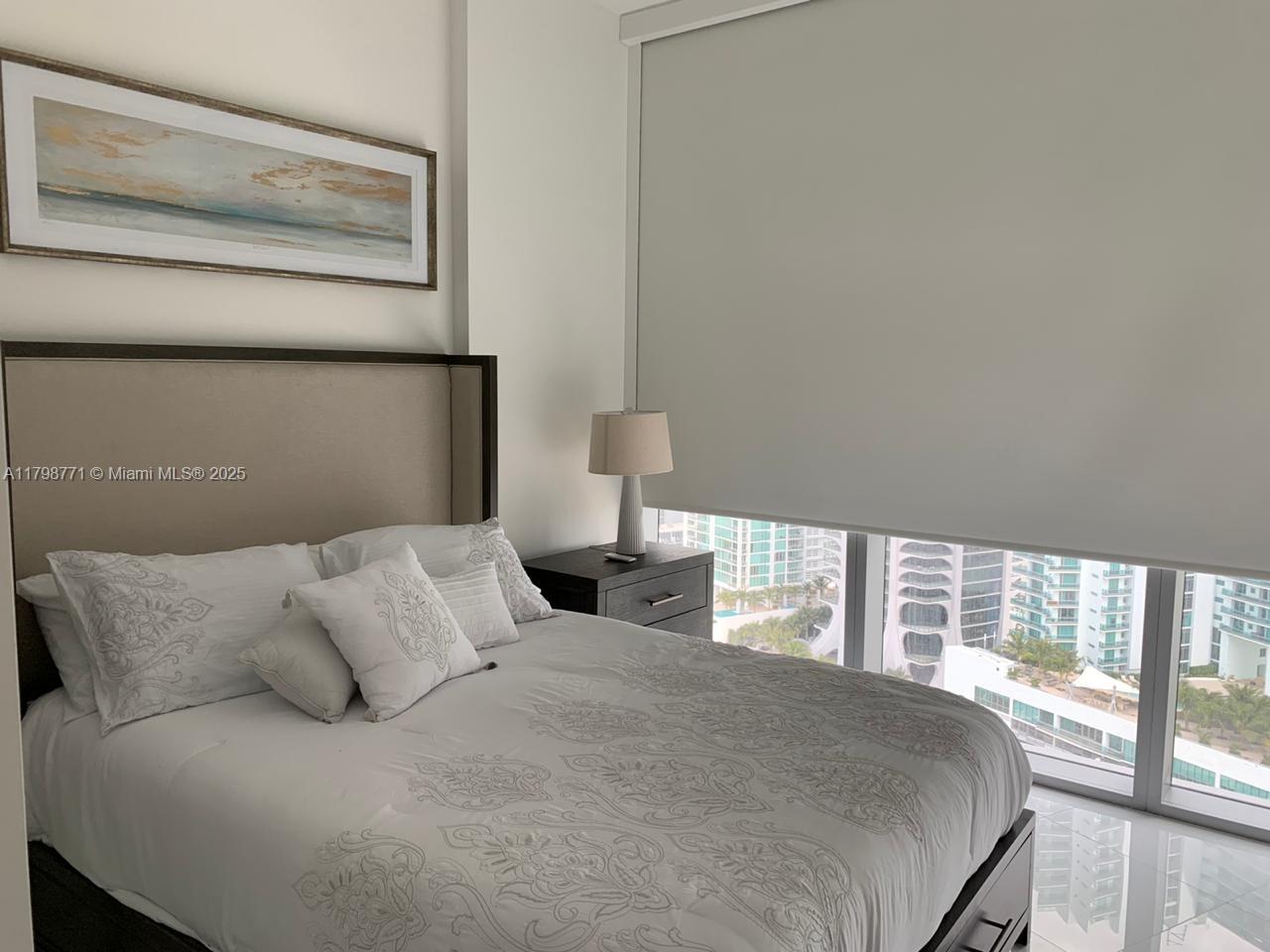 PARAMOUNT MIAMI WORLDCENT - Residential Lease