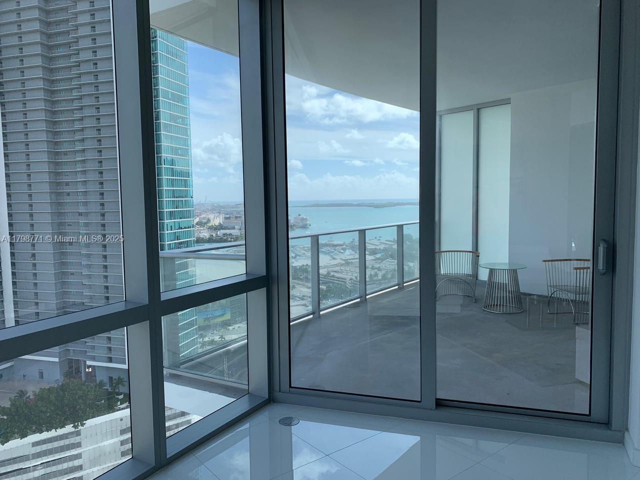 PARAMOUNT MIAMI WORLDCENT - Residential Lease