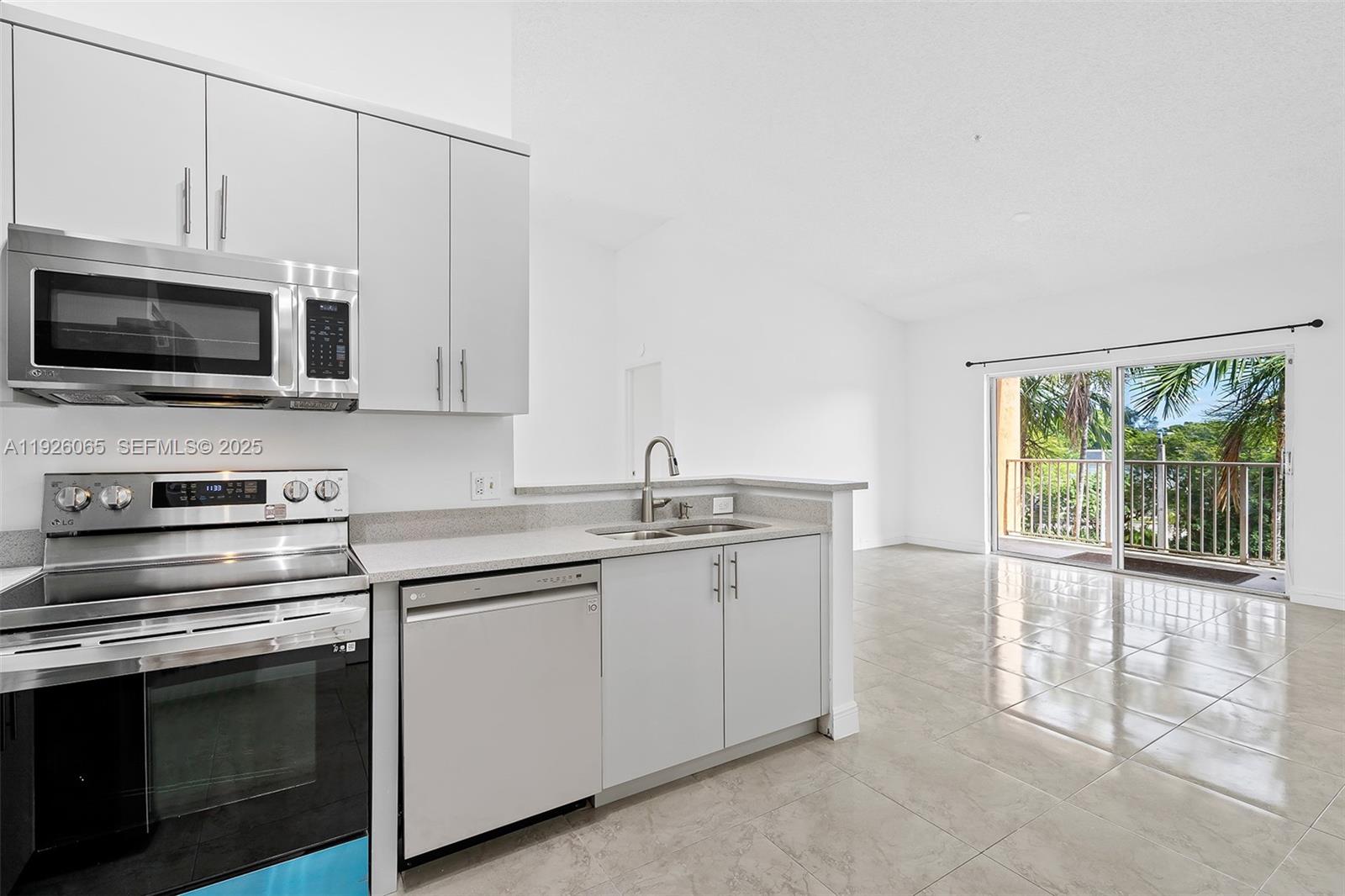 COURTYARDS AT DAVIE CONDO - Residential