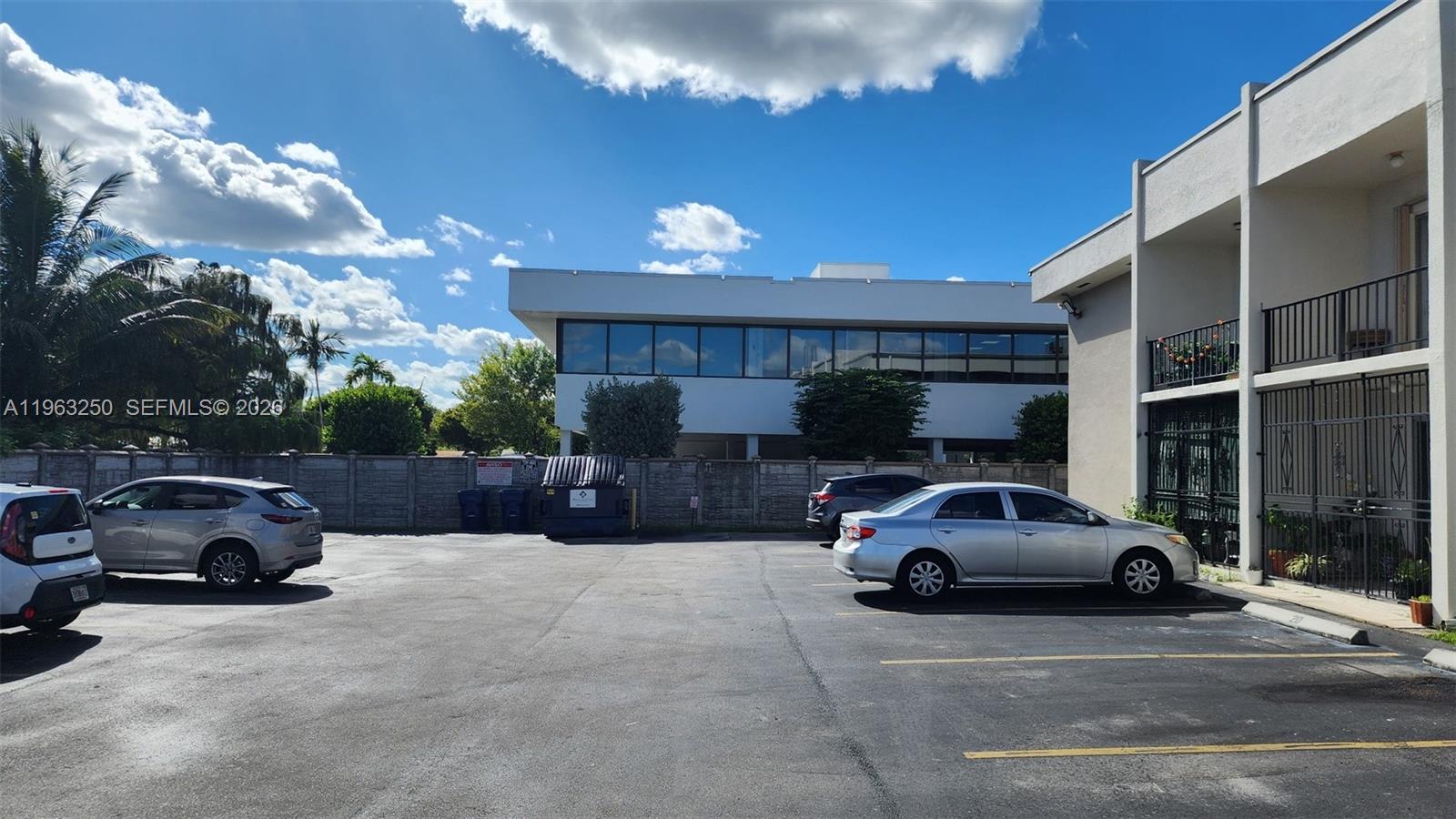 LUXURY CORAL LIVING CONDO - Residential