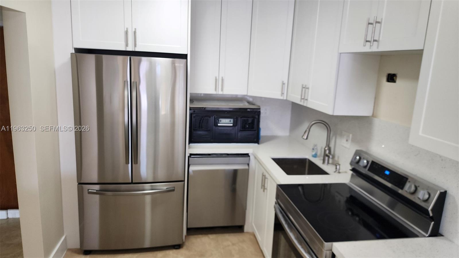 LUXURY CORAL LIVING CONDO - Residential