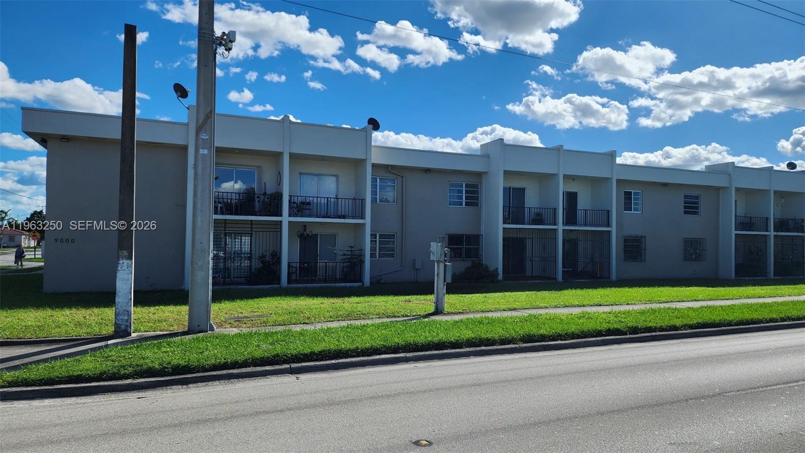 LUXURY CORAL LIVING CONDO - Residential