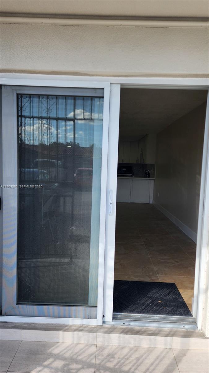 LUXURY CORAL LIVING CONDO - Residential