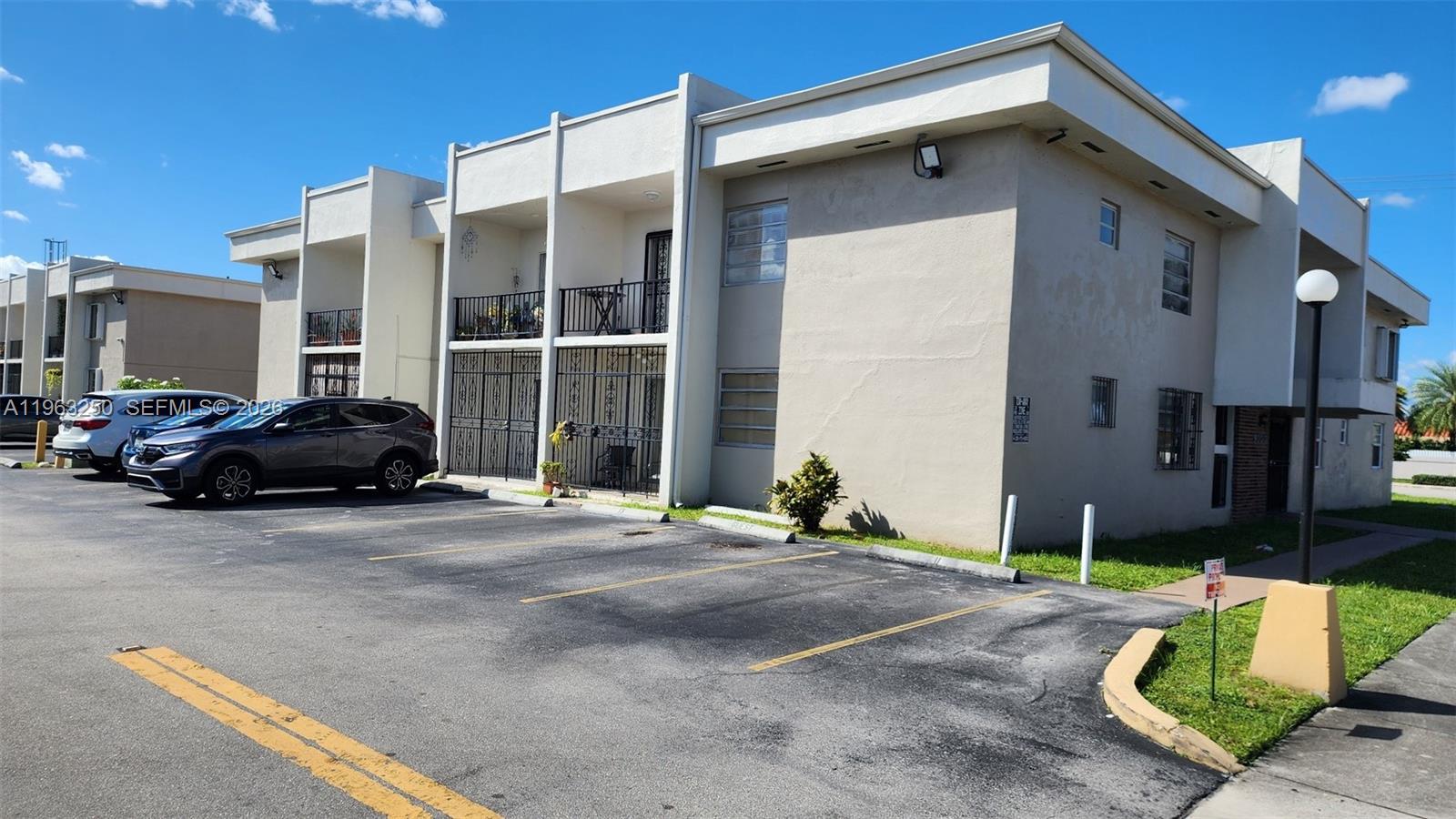 LUXURY CORAL LIVING CONDO - Residential