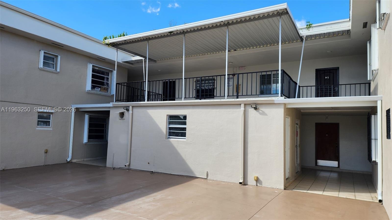 LUXURY CORAL LIVING CONDO - Residential