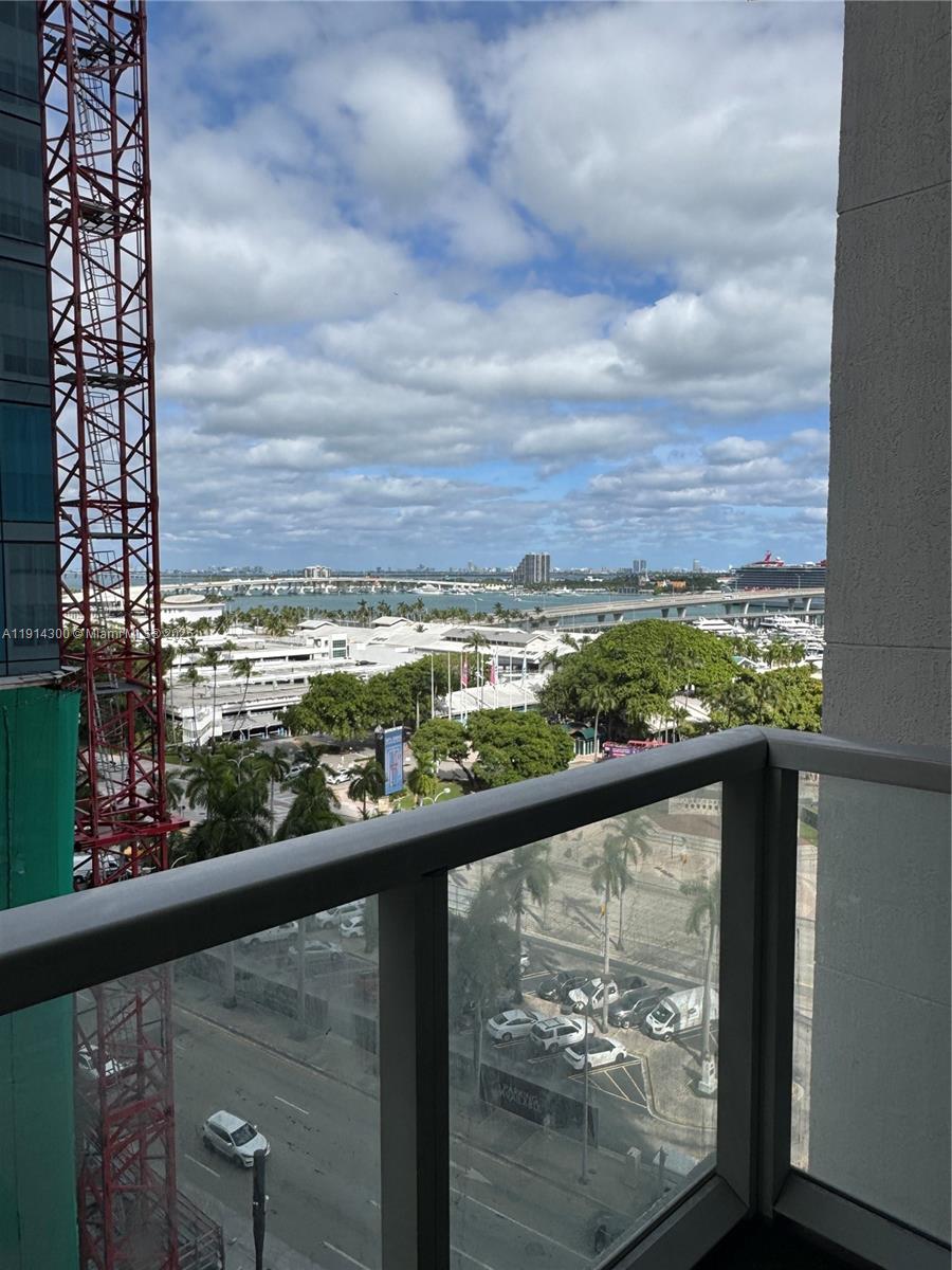 VIZCAYNE NORTH CONDO - Residential Lease