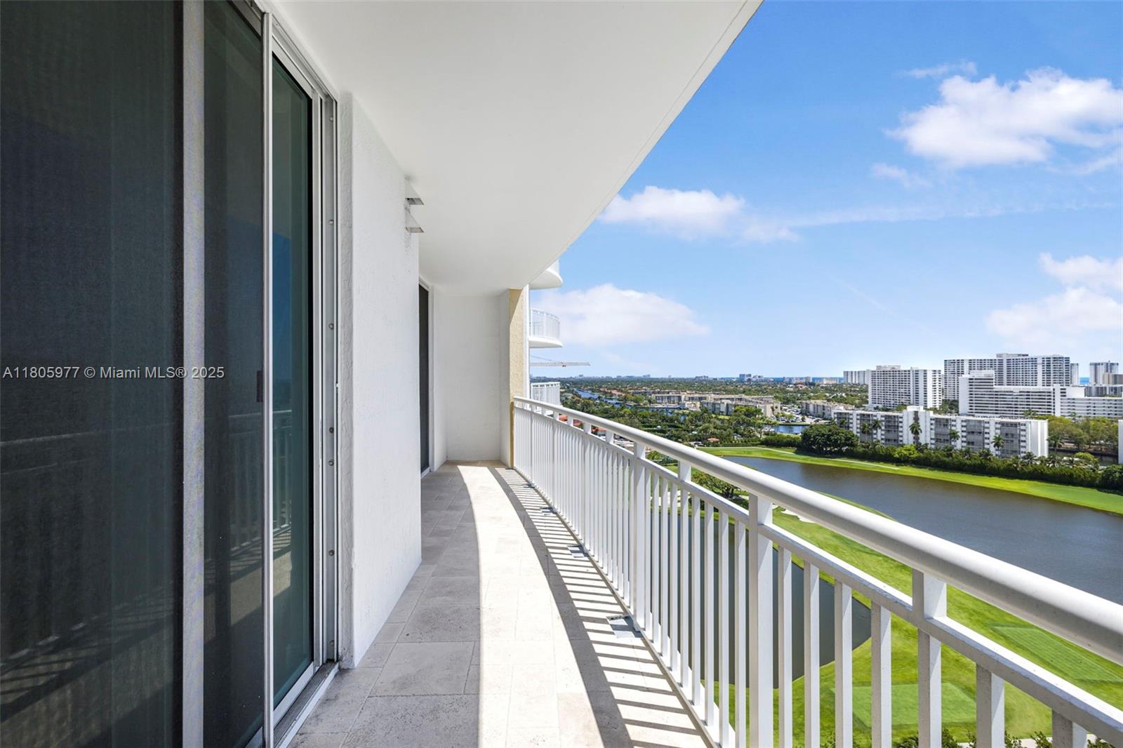 DUO CONDOMINIUM EAST - Residential