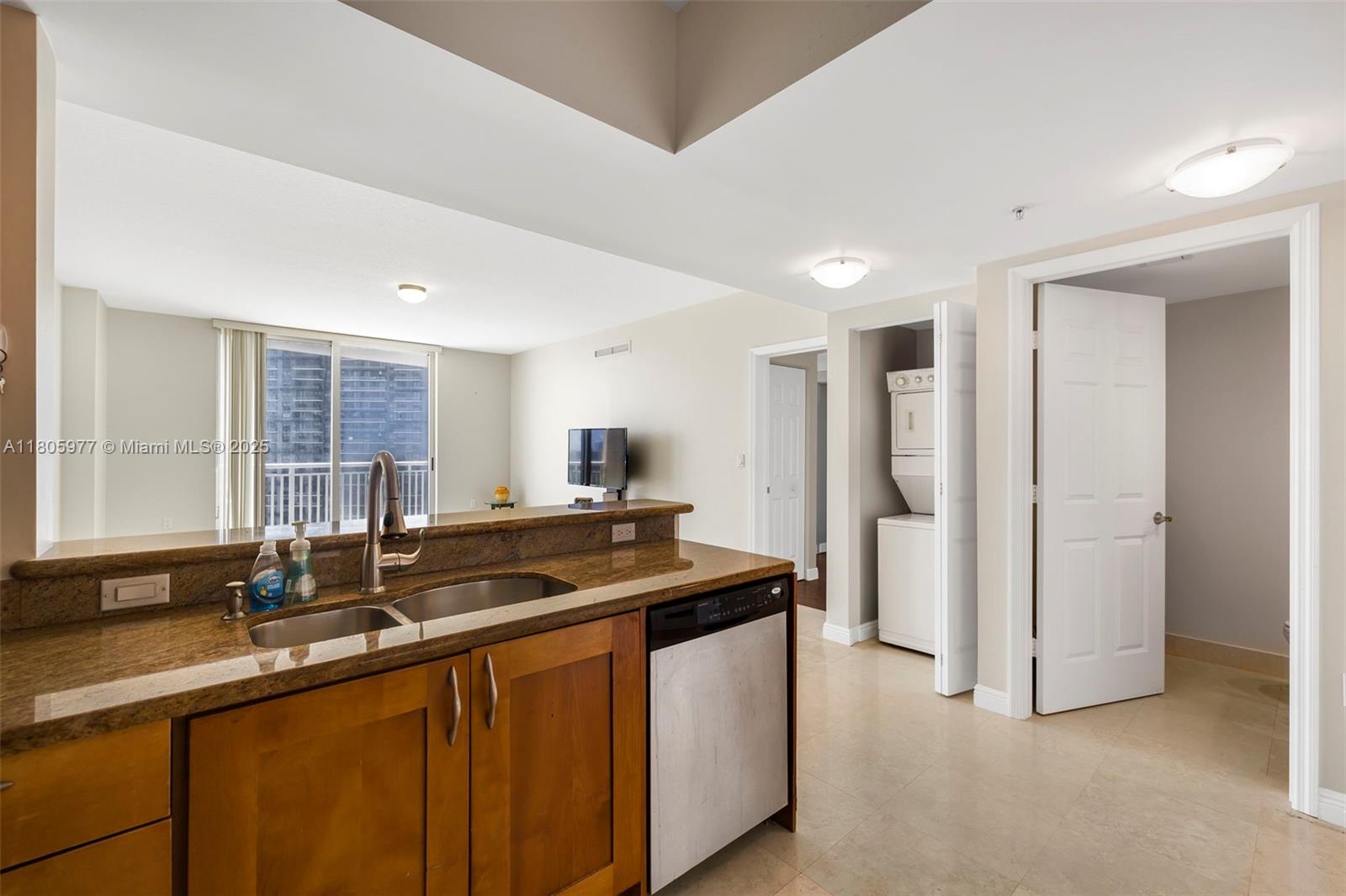 DUO CONDOMINIUM EAST - Residential