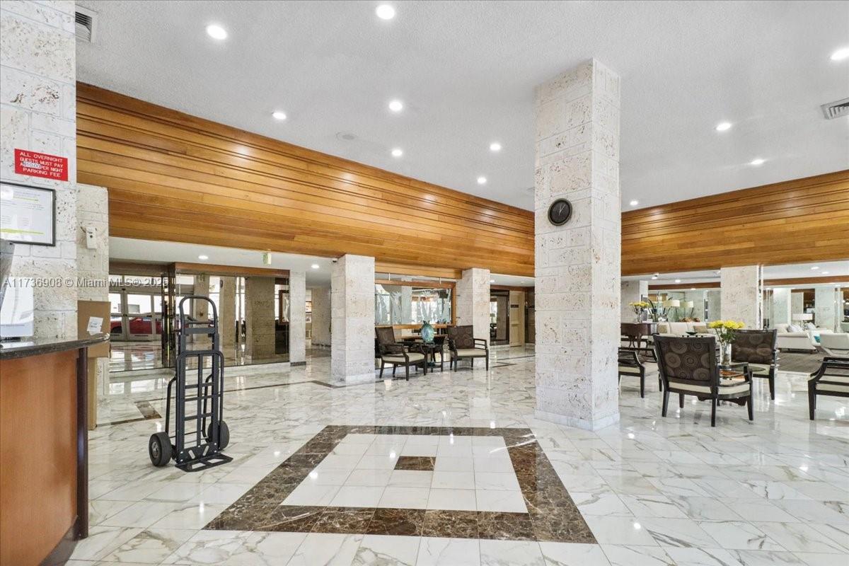 WINSTON TOWERS 500 CONDO - Residential