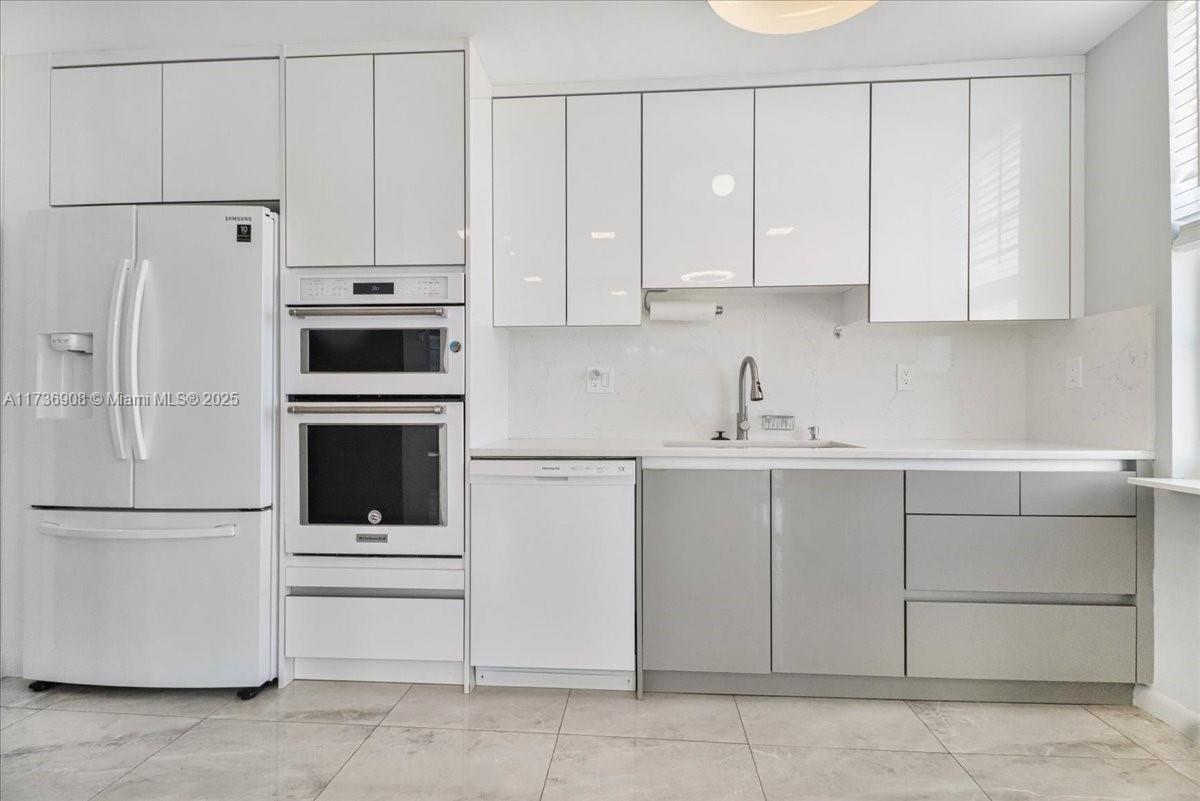 WINSTON TOWERS 500 CONDO - Residential