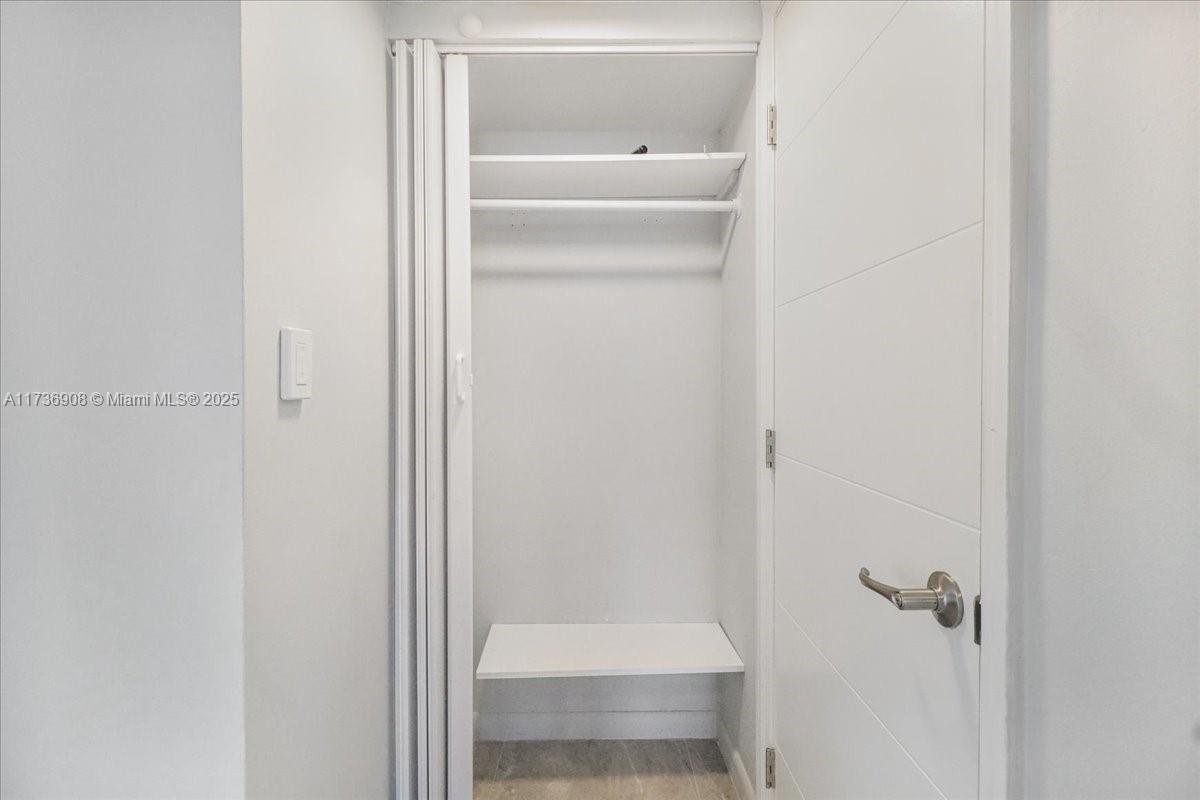 WINSTON TOWERS 500 CONDO - Residential