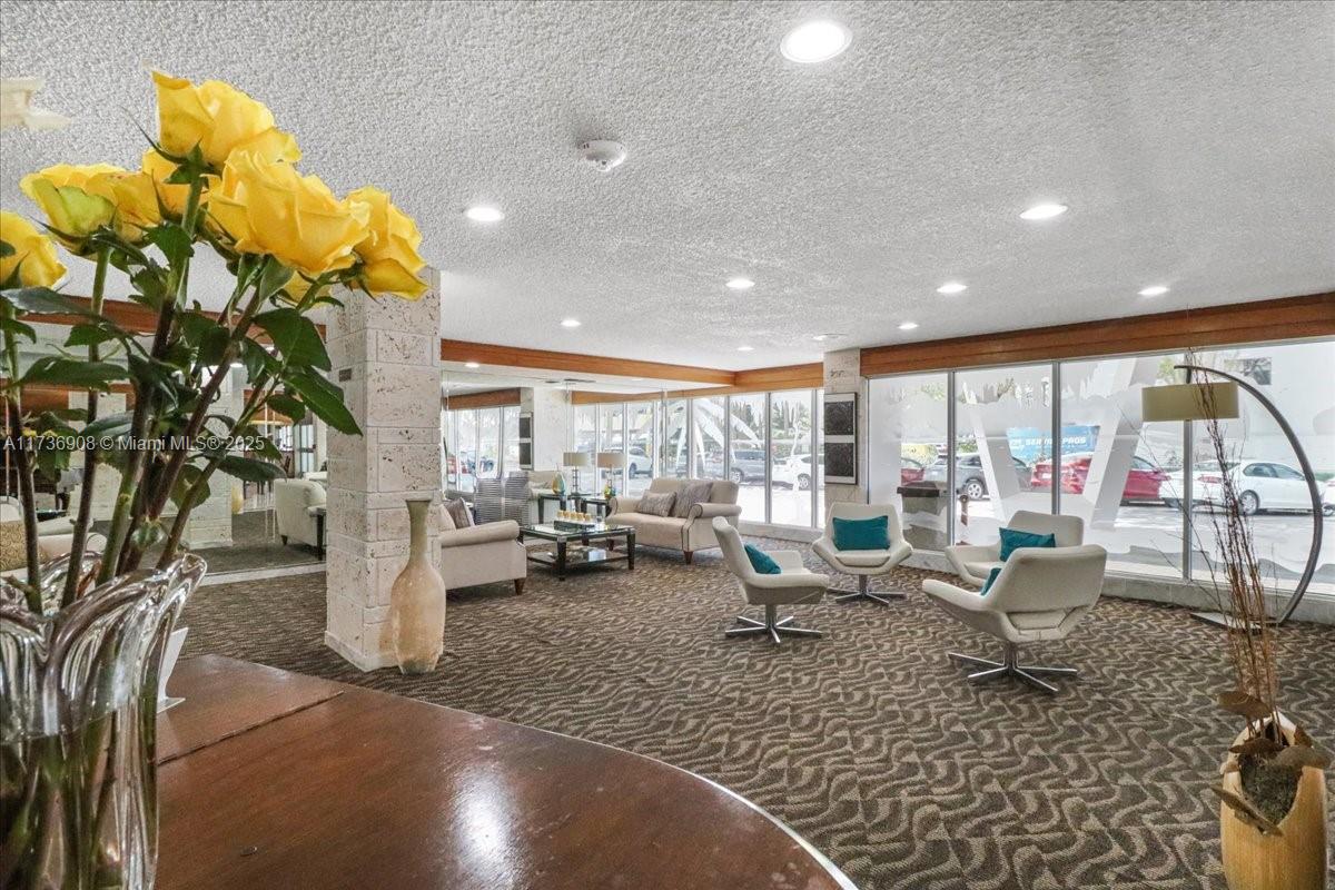 WINSTON TOWERS 500 CONDO - Residential