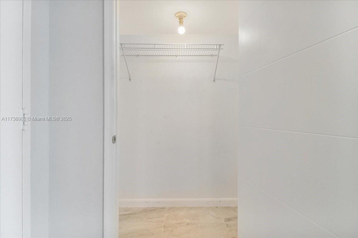 WINSTON TOWERS 500 CONDO - Residential