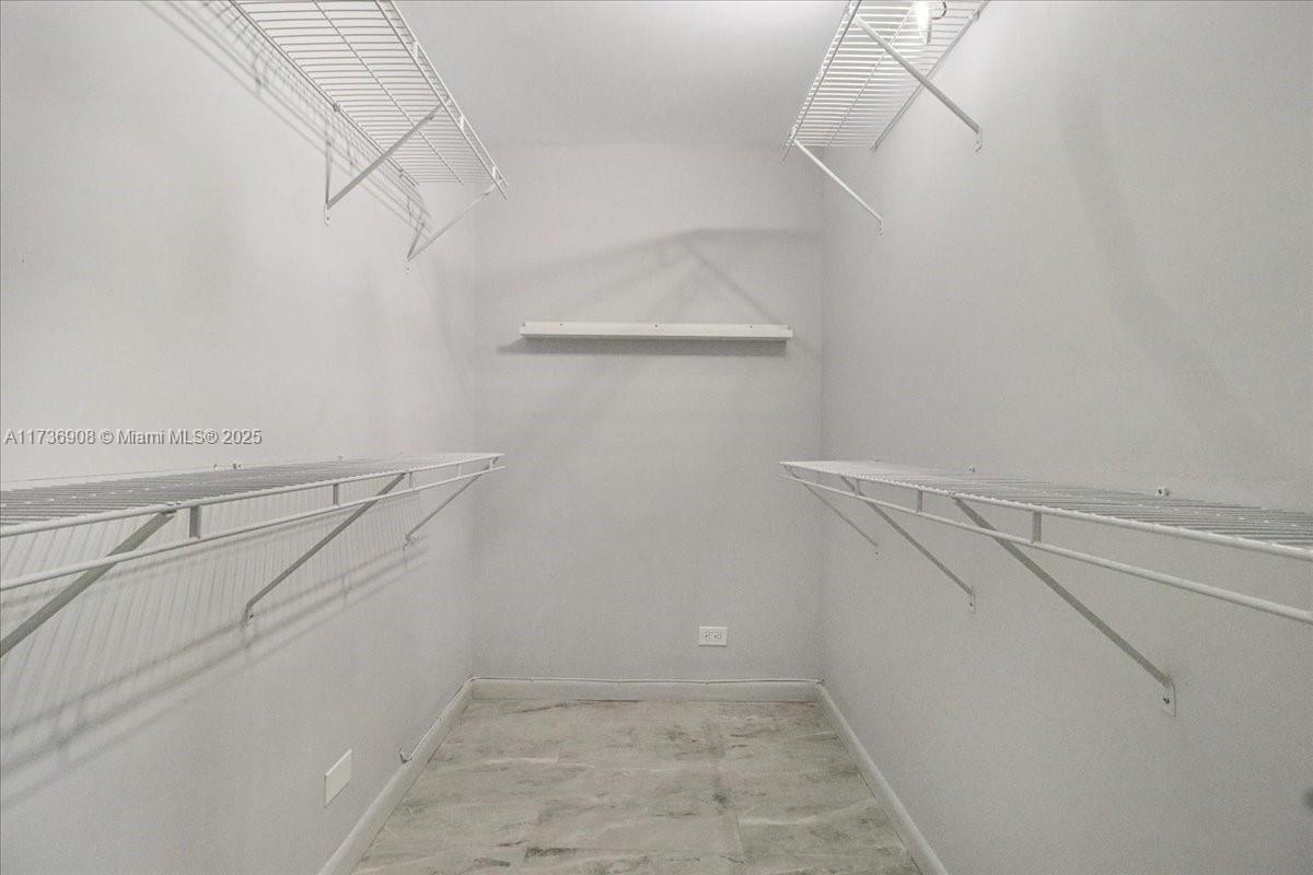 WINSTON TOWERS 500 CONDO - Residential