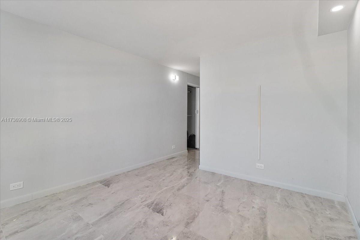 WINSTON TOWERS 500 CONDO - Residential